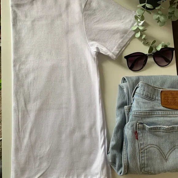 FRIENDS collectors item. Brand new, untouched. Tags attached. - Picture 3 of 4